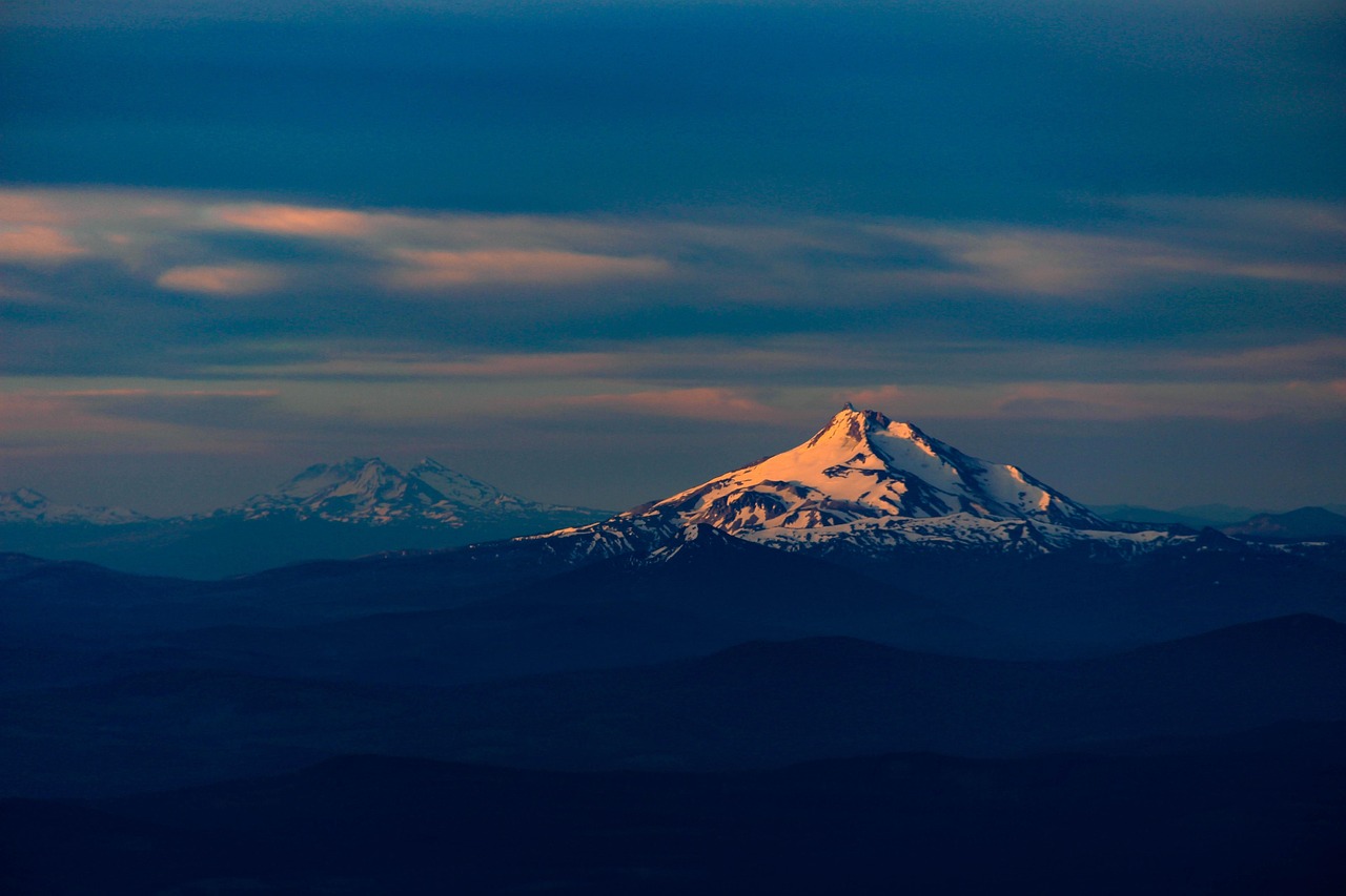 Mountains, snow, sunset, sunrise, sunlight, mount jefferson, mt jefferson, summit, sky, clouds, landscape, nature, view, beautiful, landscape photography, peaceful, majestic, scenic, scenery, alpine, 