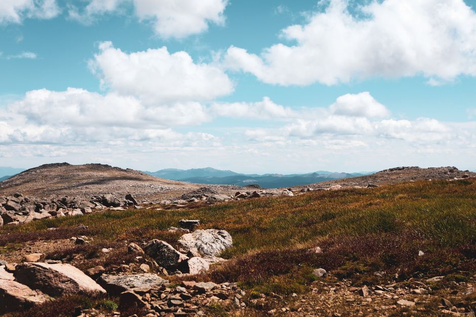 Vast rocky landscape with clear skies in Colorado mountains, perfect for nature enthusiasts.
