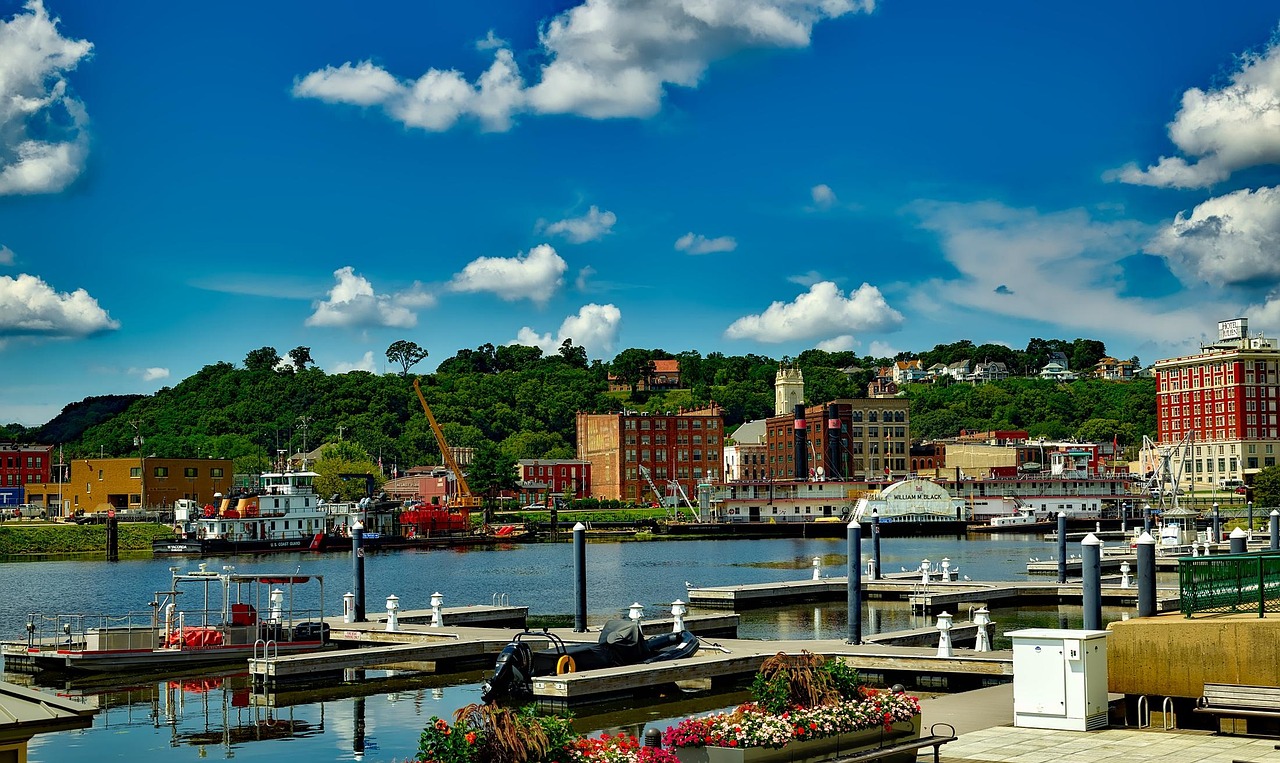 Dubuque, iowa, city, urban, buildings, waterfront, dock, pier, ships, boats, sky, nature, clouds, cityscape, beautiful flowers, scenic, trees, flowers, plants, harbor, port, bay, reflections, flower b