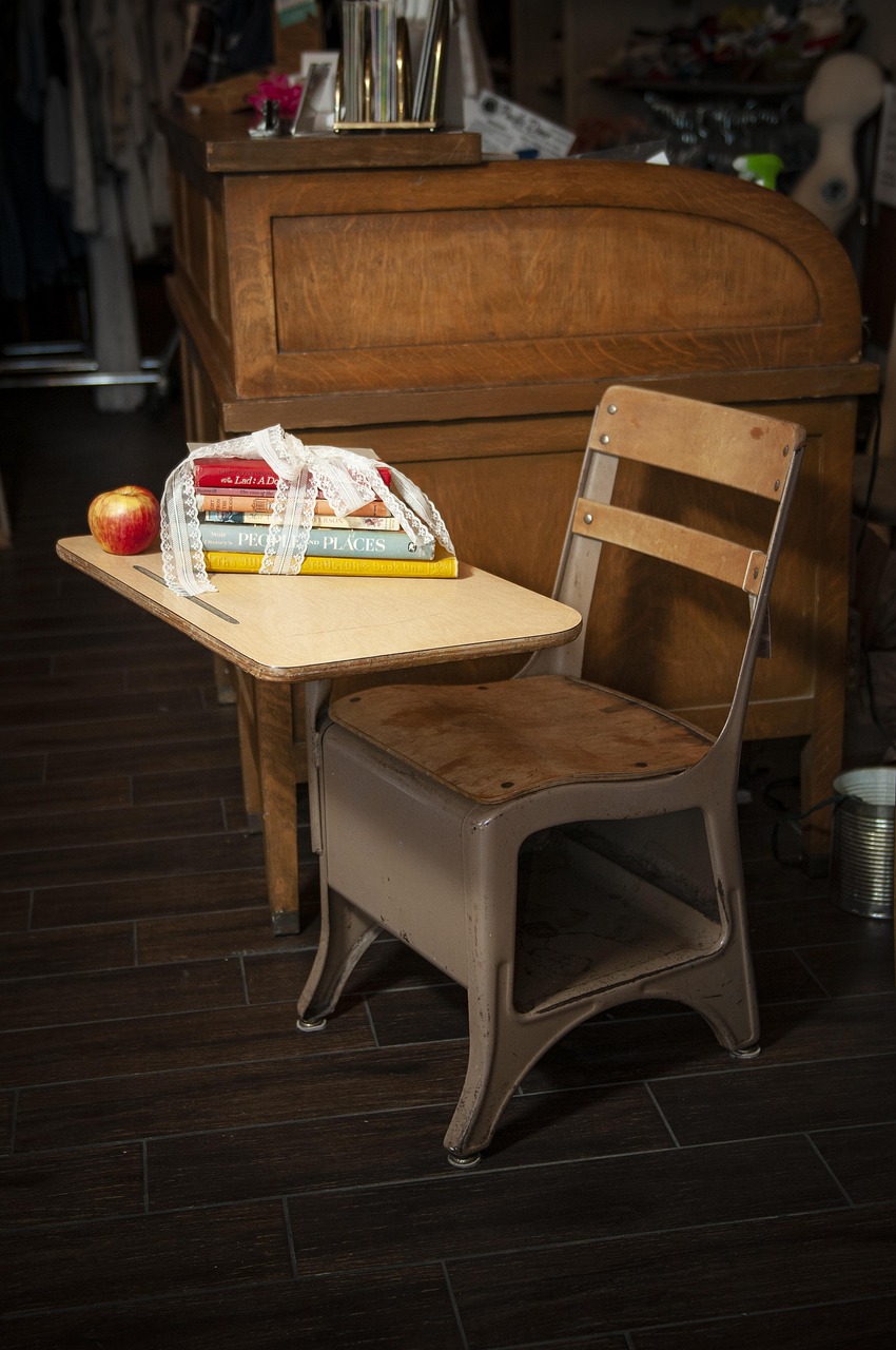 School, desk, schooldesk, backtoschool, back to school, school photo day, books, apple, archer and jane, henderson nevada, historic water street, shop small, brown school, brown shopping, brown apple,
