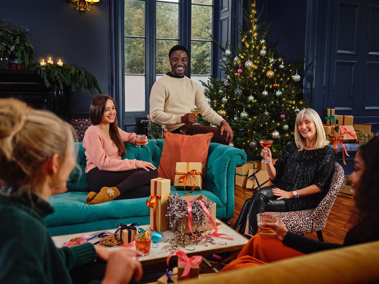 Whisky, modern face of whisky, whisky drinker, whisky women, female whisky drinker, woman, christmas, friends, gifts, family, christmas day, christmas tree, christmas gift, family, family, family, fam