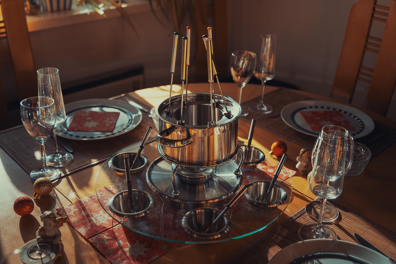 Xmas, christmas, fondue, eating, together, family, party, home, food, pot, soup, bowl, glass, plates, tradition, fondue, fondue, fondue, fondue, fondue, family, party, party, party, party, food, food,